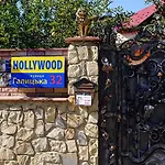 Hollywood *