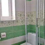 Hollywood Guest house *