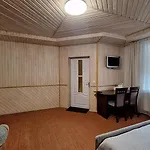Hollywood Guest house *