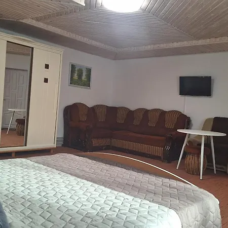 Hollywood Guest house *