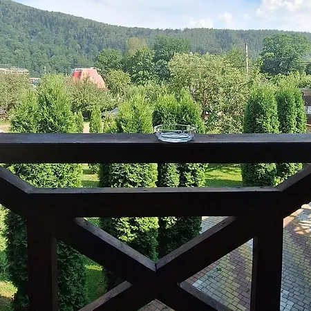 Hollywood Yaremche