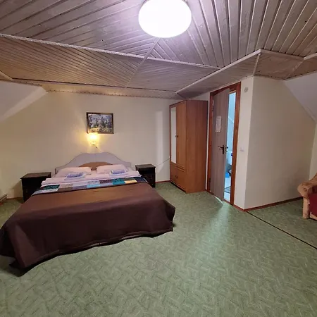 Hollywood Guest house *